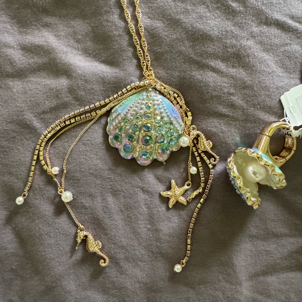 NEW NWT Betsey Johnson Mermaid Shell Pendant Necklace & Ring with faux pearl Set